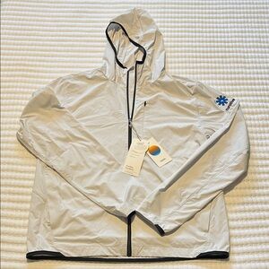 Vuori Ronan Packable Jacket Men's Gray Hooded Windbreaker logo